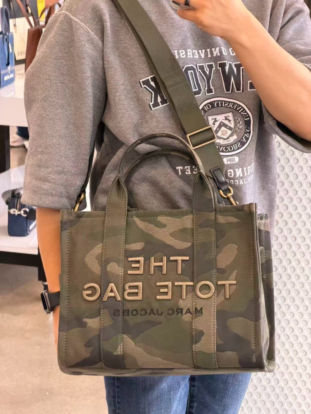 Limited‼️Marc Jacobs The Camo Jacquard Medium Tote Bag 2S4HTT002H03 $325 - Picture 11 of 12